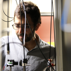 JILA and NIST Fellow Adam Kaufman in his lab